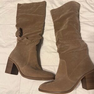Women's Tan Suede Boots